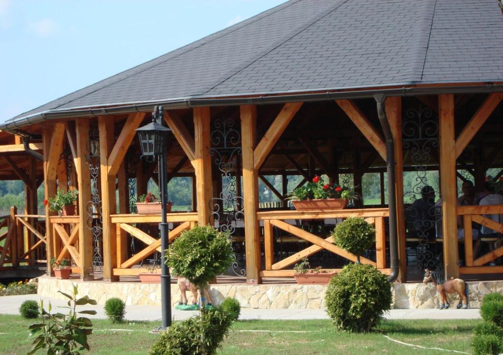 Pension La Taticu Săcălăşeni Zewnętrze zdjęcie