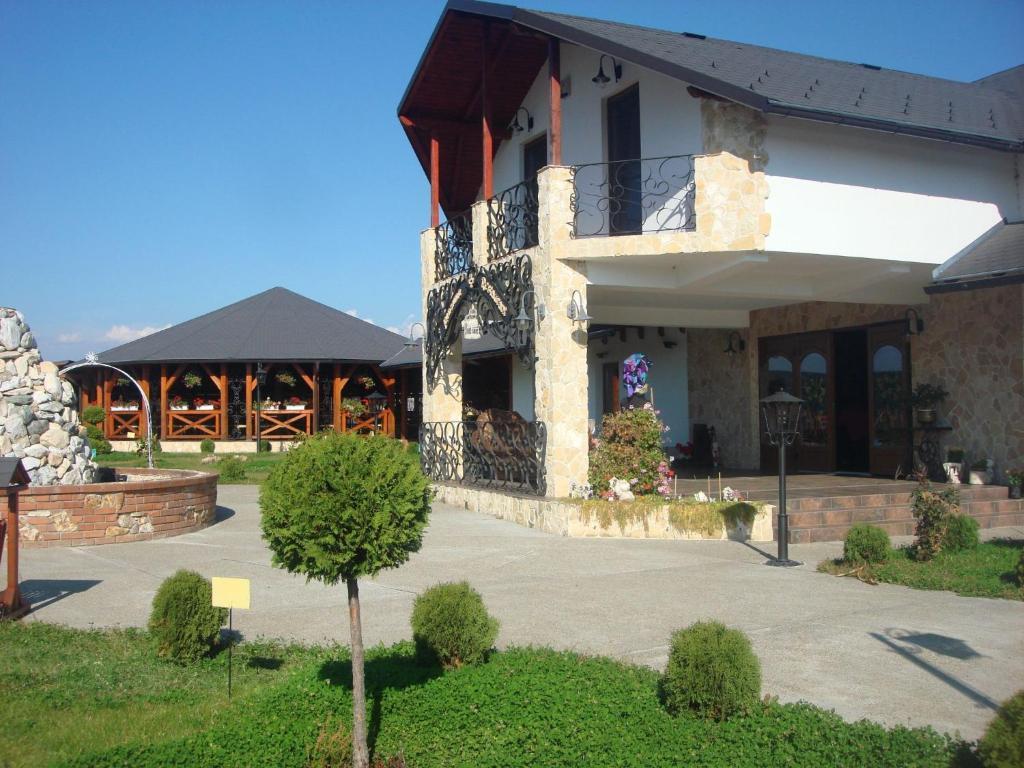Pension La Taticu Săcălăşeni Zewnętrze zdjęcie